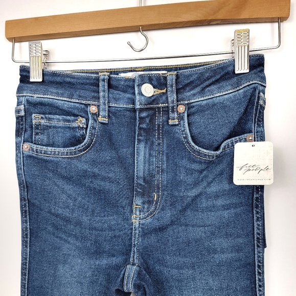🆕️Free People Deep Indigo Raw Hem Skinny Jeans - Picture 2 of 7